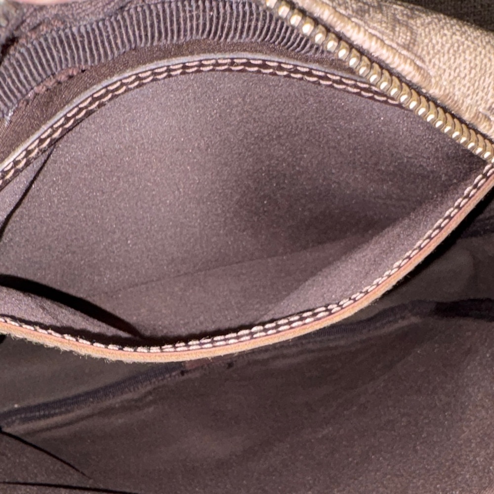 Gucci GG Supreme Canvas Messenger Bag with Dark Brown Trim - Picture 9 of 11